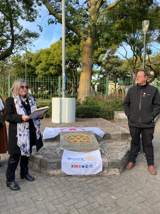 Rotary Flores D. 4895 -Rueda rotaria en la Plaza de los Periodistas 